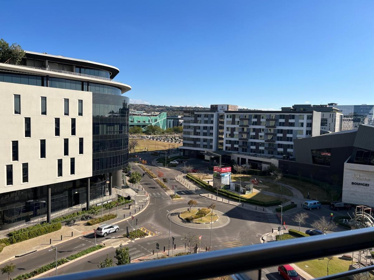 Apartamento 519 Menlyn Maine Trilogy Pretoria-Noord Exterior foto